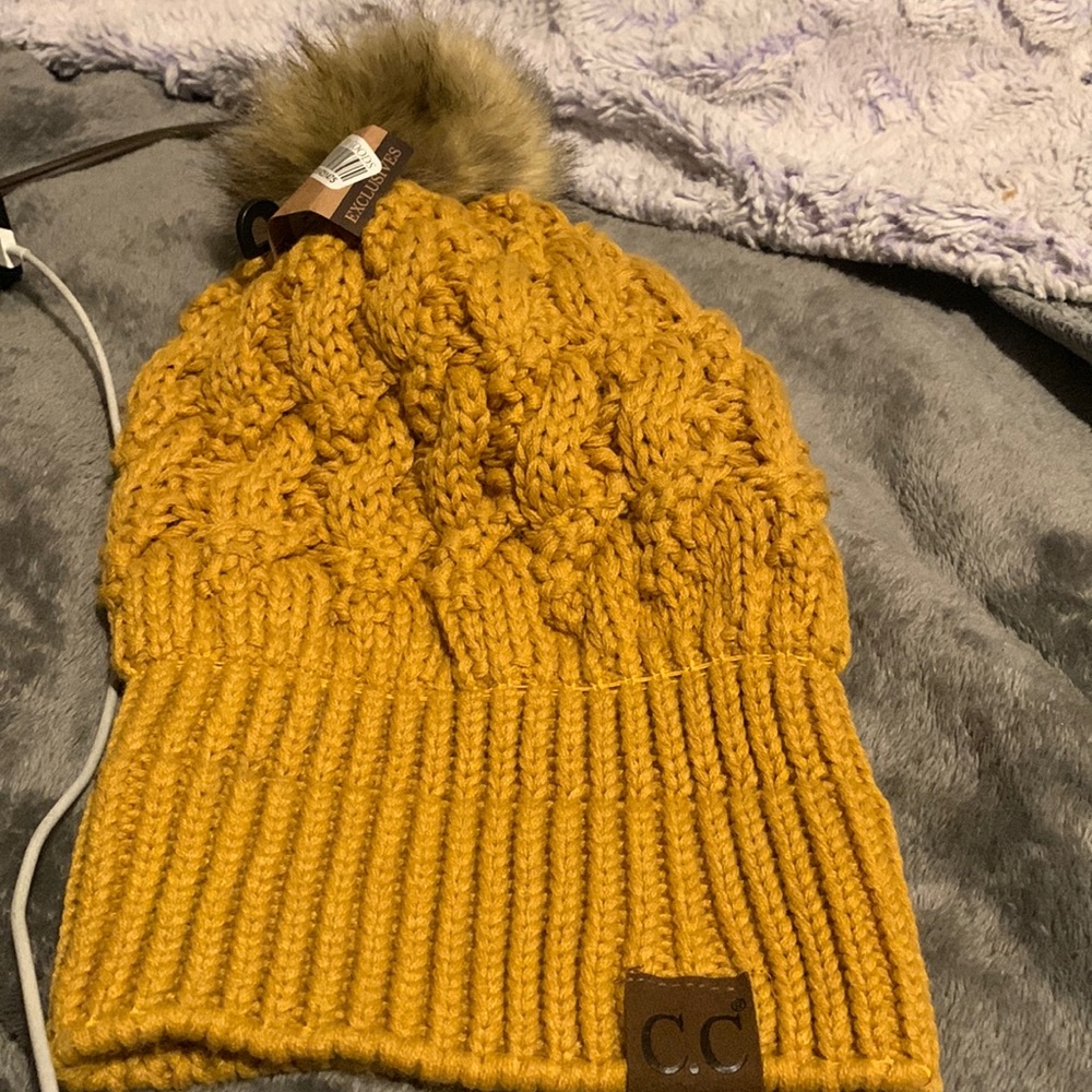 Brand new with tags has never been worn like ever ever it’s orange/yellow